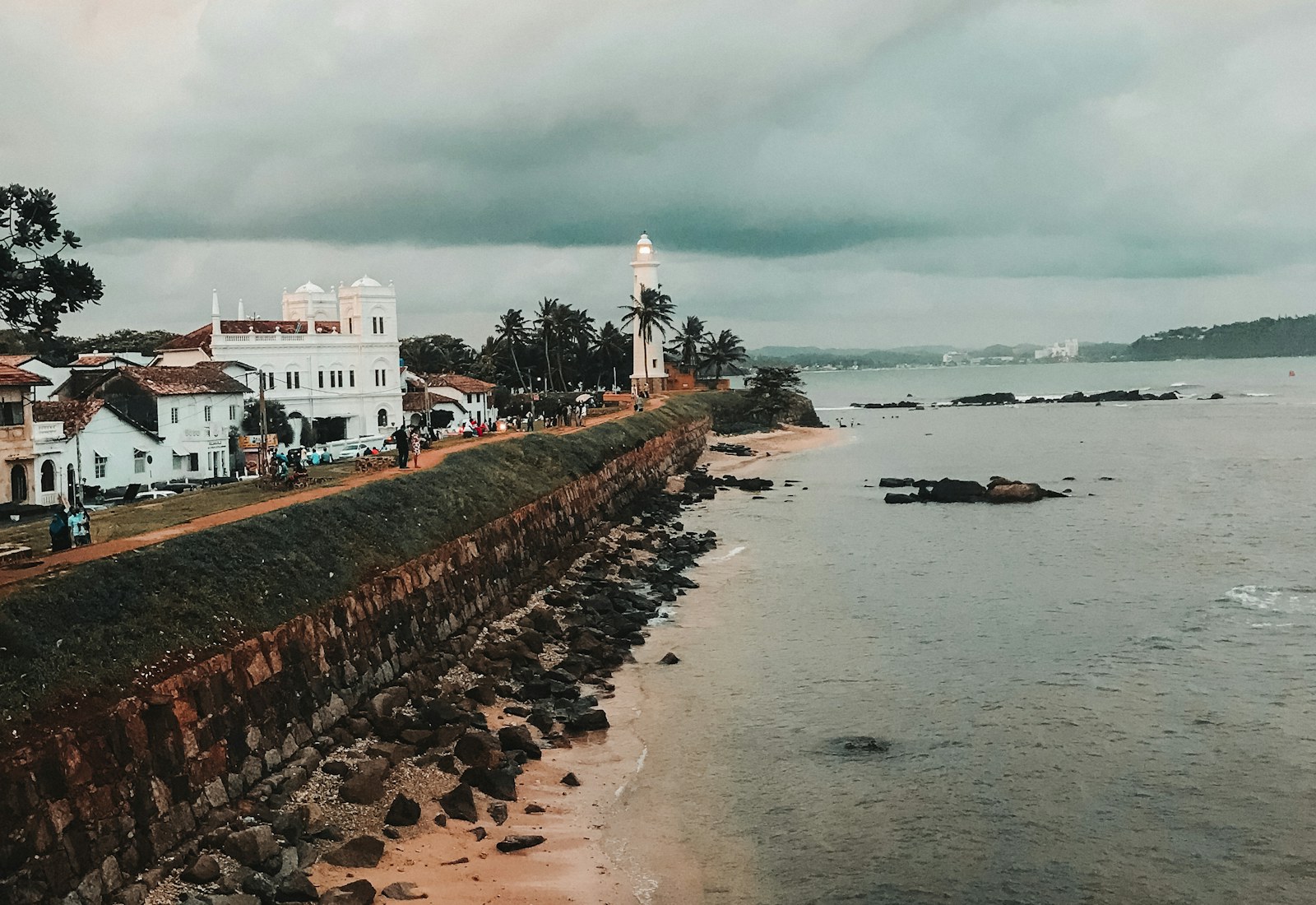 Galle lighthouse beside the Indian Ocean